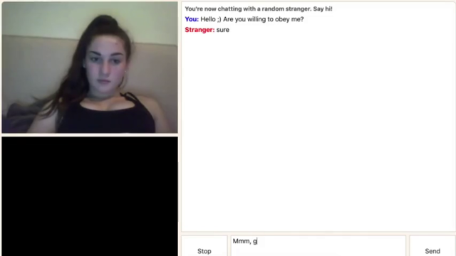 White Submissive Girl Twerks on Omegle