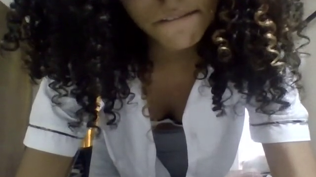 Curly Ebony flashes everything to a stranger